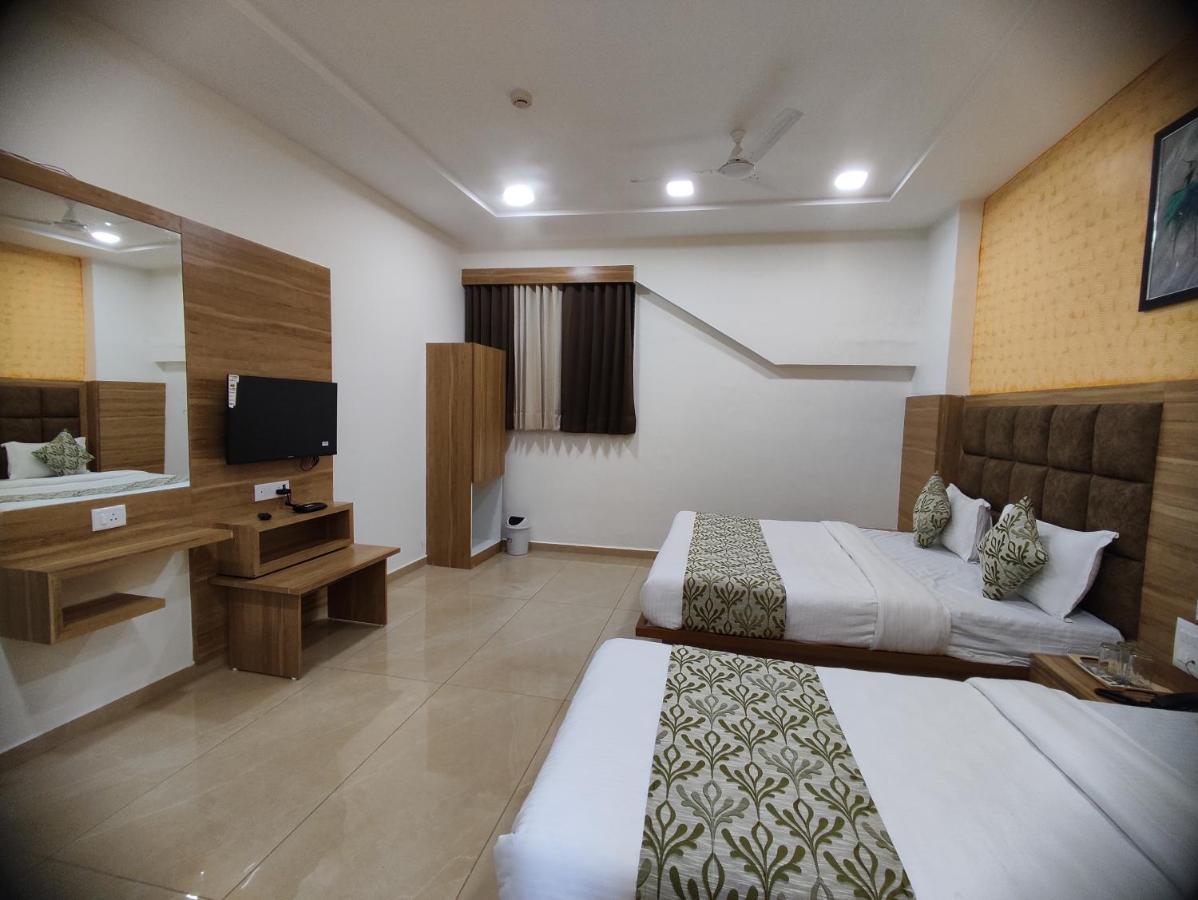 Hotel Newyork Inn Ānand Εξωτερικό φωτογραφία