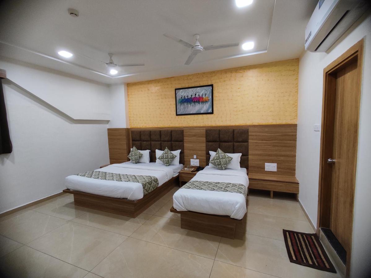 Hotel Newyork Inn Ānand Εξωτερικό φωτογραφία
