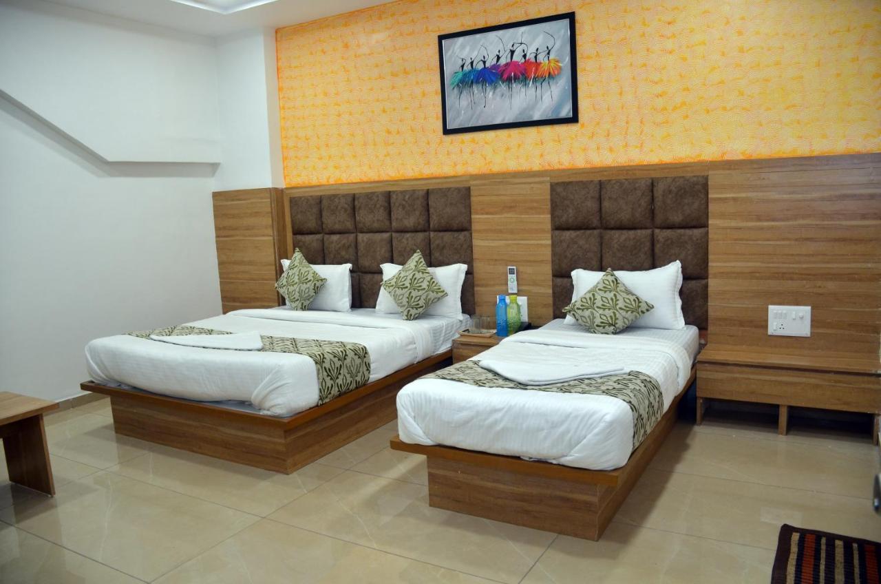 Hotel Newyork Inn Ānand Εξωτερικό φωτογραφία