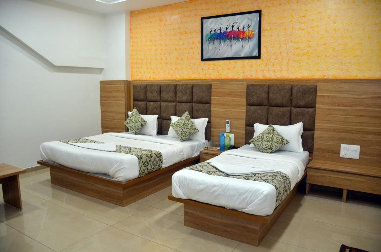 Hotel Newyork Inn Ānand Εξωτερικό φωτογραφία