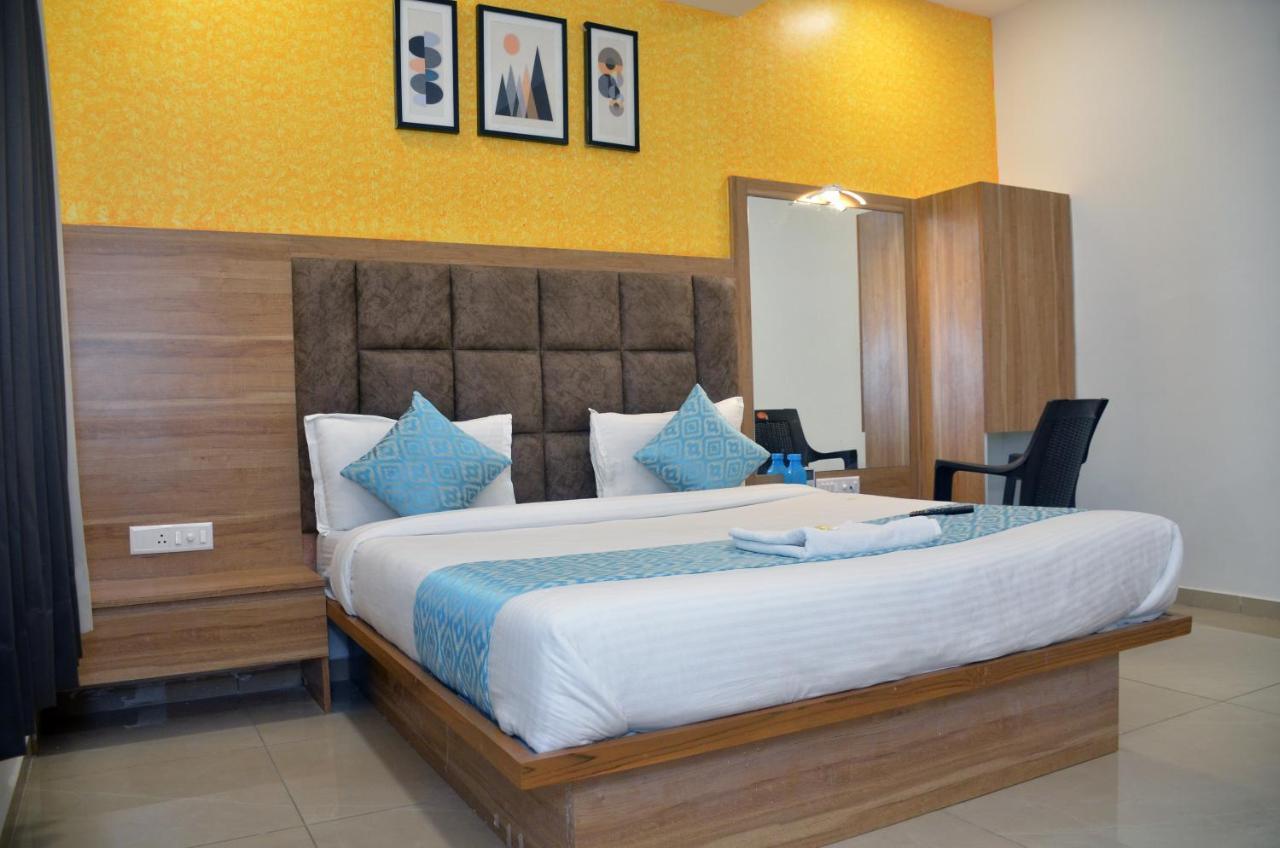 Hotel Newyork Inn Ānand Εξωτερικό φωτογραφία
